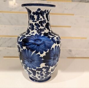 Beautiful Chinoiserie vase